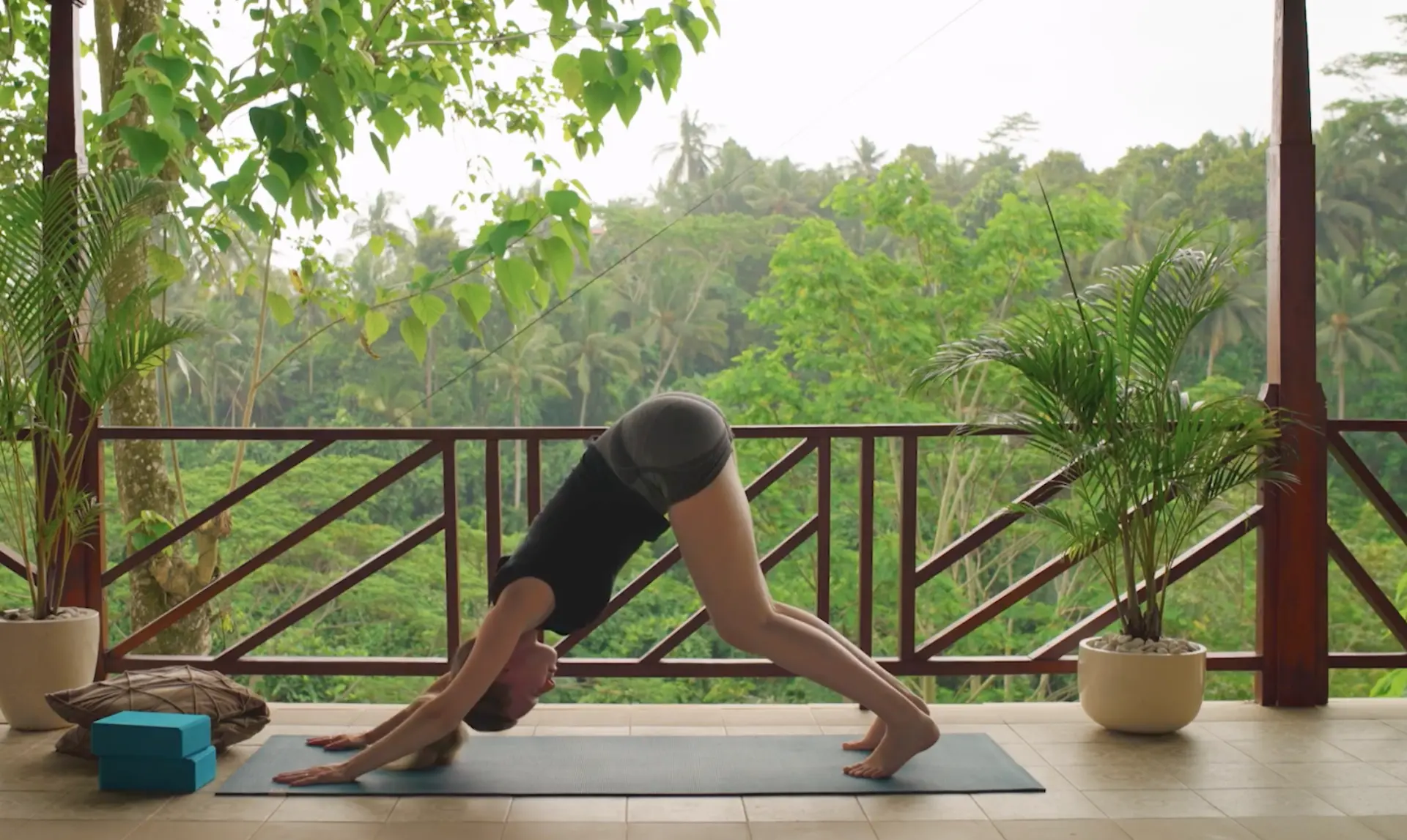 Week 07: Follow the sun postpartum yoga practice